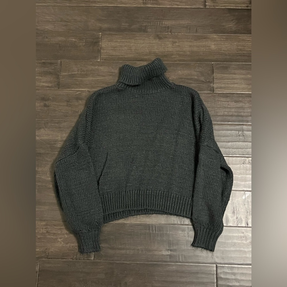 Over sized Turtleneck sweater size Large